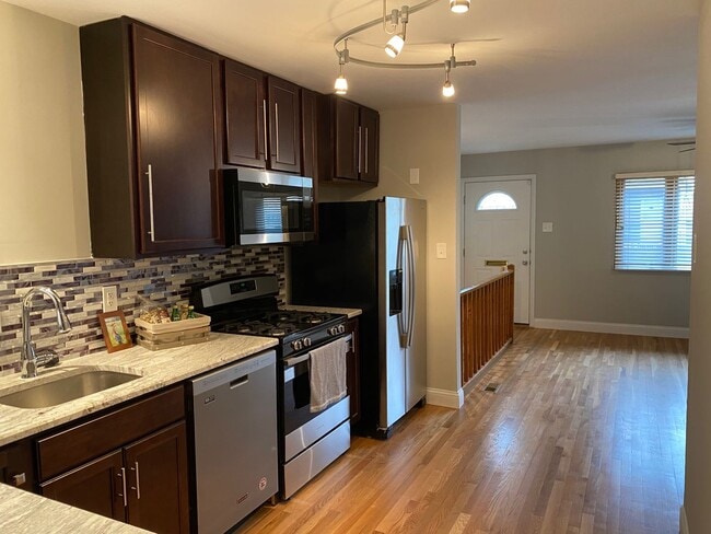 2206 Edwards St in St. Louis, MO - Building Photo - Building Photo