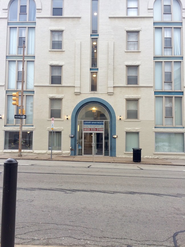 3401 Forbes Ave, Unit 104 in Pittsburgh, PA - Building Photo - Building Photo