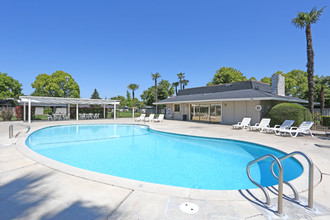 Garden East Apartments in Modesto, CA - Foto de edificio - Building Photo