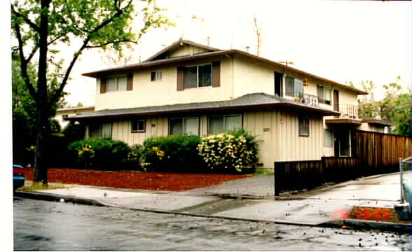 1271 Coronado Dr in Sunnyvale, CA - Foto de edificio - Building Photo