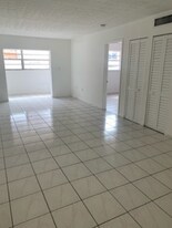 6055 W 19th Ave in Hialeah, FL - Building Photo