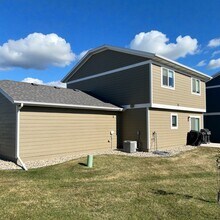 4501 E Whisper Ridge Pl in Sioux Falls, SD - Building Photo - Building Photo