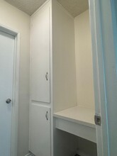 13637 Cordary Ave in Hawthorne, CA - Foto de edificio - Interior Photo