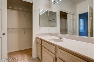 7167 S Durango Dr in Las Vegas, NV - Building Photo