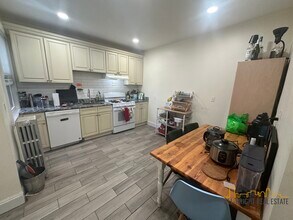 197 Kelton St, Unit 1 in Boston, MA - Building Photo - Building Photo