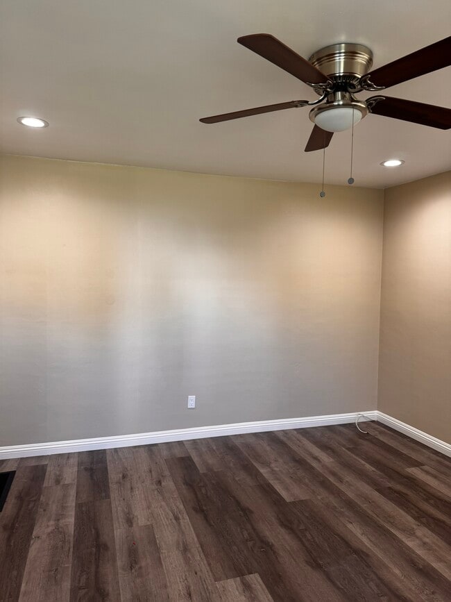 725 N Mariposa St in Burbank, CA - Building Photo - Building Photo