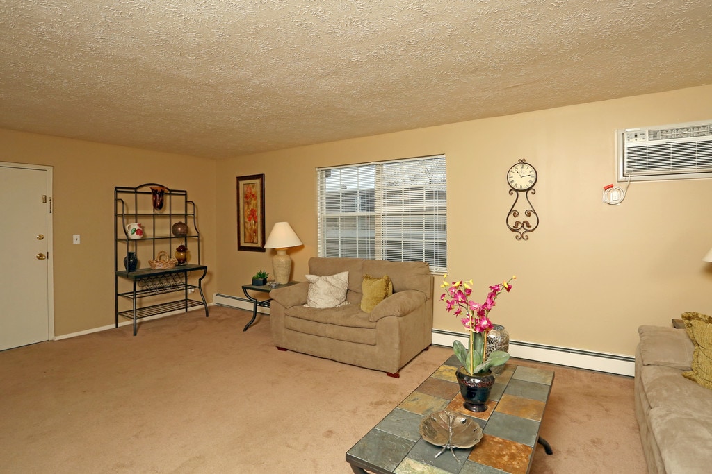 Deer Creek Apartments in Austintown, OH