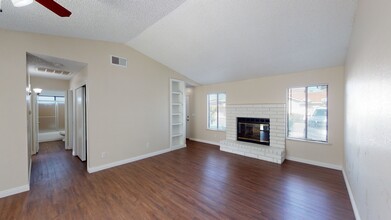 Sunset Gardens Apartments in Madera, CA - Building Photo - Building Photo