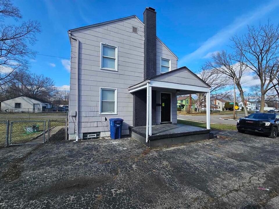 1935 Myrtle Ave in Columbus, OH - Building Photo