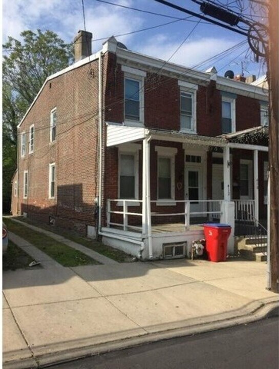 412 E Marshall St in Norristown, PA - Building Photo