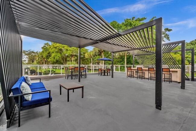 Nottingham Pine Luxury Apartment Homes in Plantation, FL - Building Photo - Building Photo