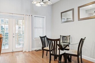 100 Old Harbor St, Unit 1 in Boston, MA - Foto de edificio - Building Photo