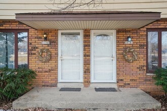 10785 W Appleton Ave in Milwaukee, WI - Foto de edificio - Building Photo