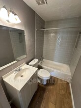 10220 Hillcrest Rd in Kansas City, MO - Building Photo - Building Photo