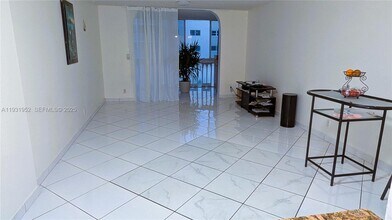 301 NE 14th Ave in Hallandale Beach, FL - Building Photo - Building Photo