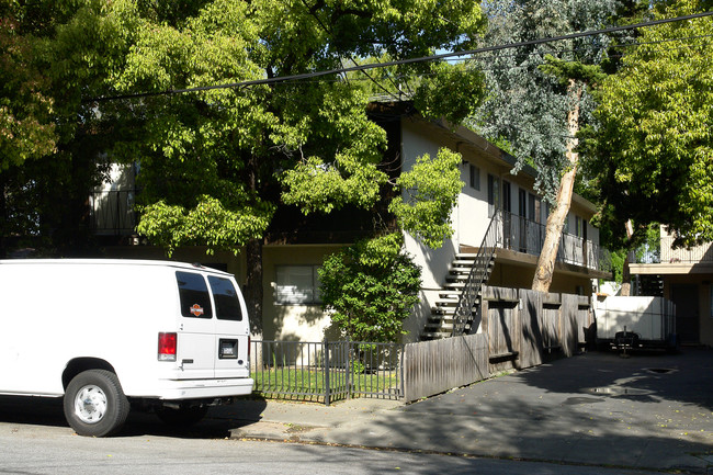 154 Poplar Ave in Redwood City, CA - Building Photo - Building Photo