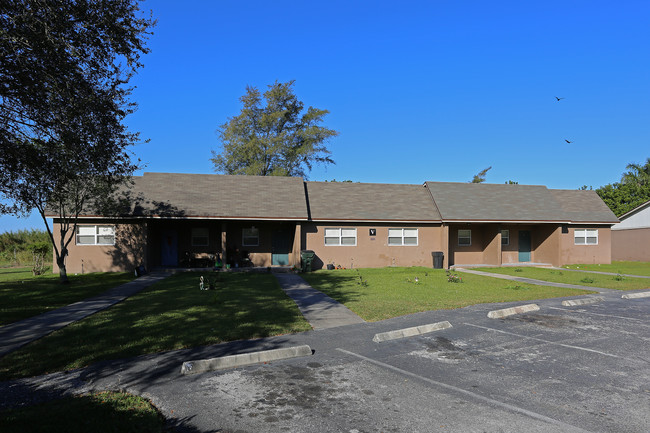 Lakeside Terrace in Pahokee, FL - Building Photo - Building Photo