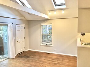 2233 N Janssen Ave in Chicago, IL - Building Photo - Building Photo
