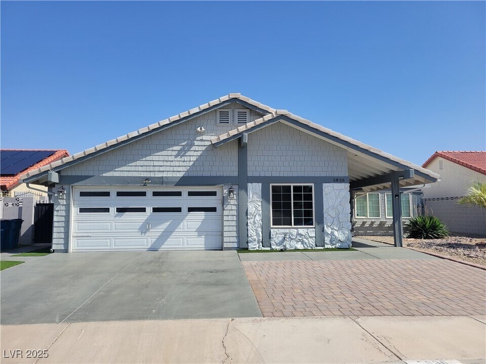 5836 Corazon Dr in Las Vegas, NV - Building Photo