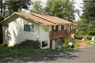 Broadway Villas Apartments in Seaside, OR - Building Photo - Building Photo