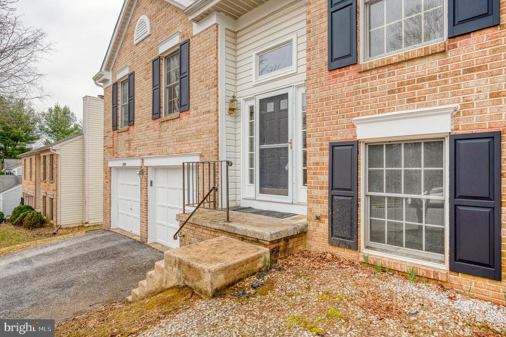 1320 Kingsbury Rd in Owings Mills, MD - Building Photo