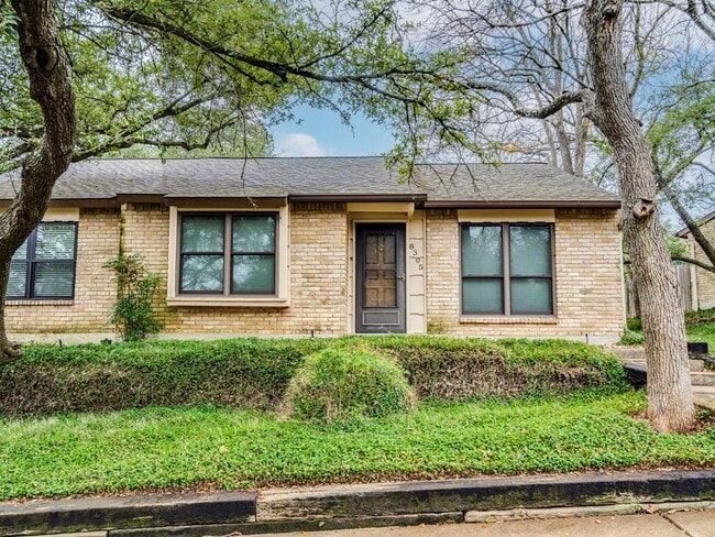 8305 Summer Side Dr in Austin, TX - Building Photo - Building Photo