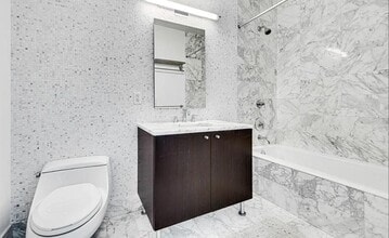 46-30 Center Blvd in Queens, NY - Building Photo - Building Photo