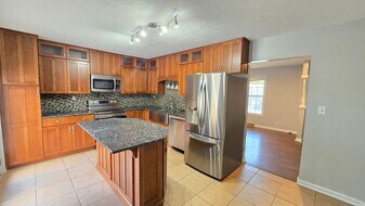 1013 E Mailback Way in Crestwood, KY - Building Photo