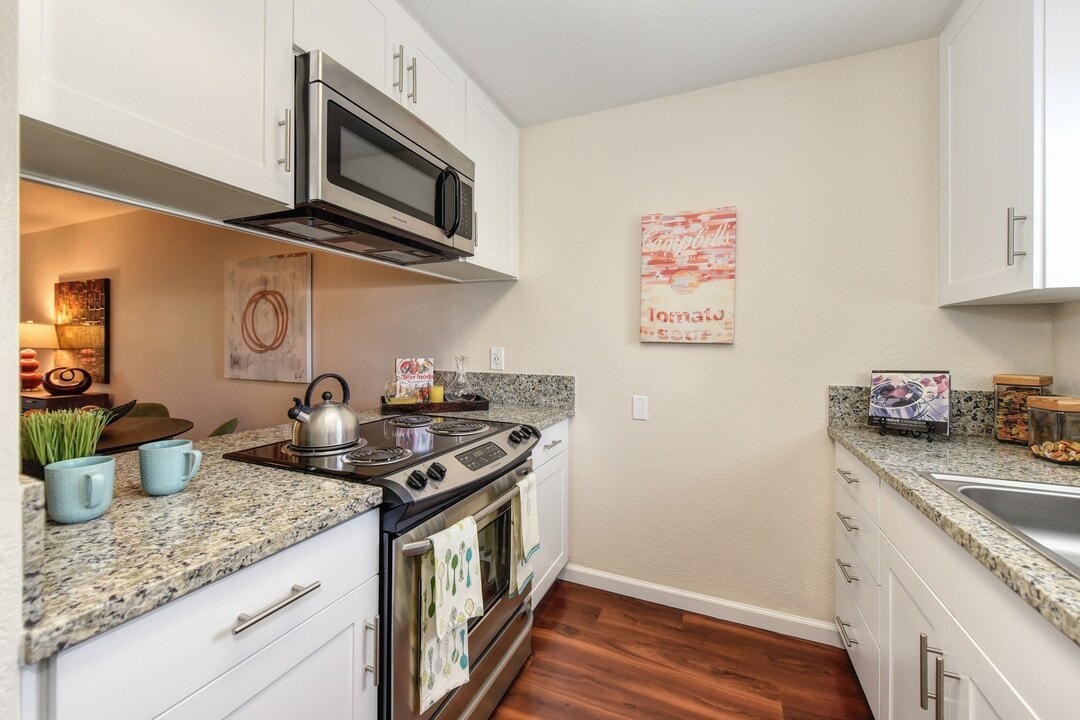 Monte Bello Apartments in Sacramento, CA - Building Photo
