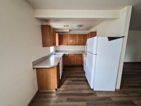 301 E 3rd St in Granger, WA - Building Photo