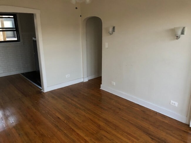 property at 6364 N Hermitage Ave