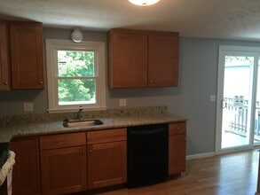 9 Vine Ln in Randolph, MA - Foto de edificio - Building Photo