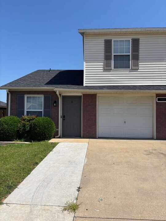 3406 SW Victoria Pl in Bentonville, AR - Building Photo