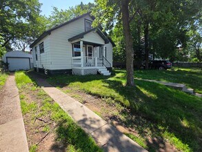 1223 Barron St in Eau Claire, WI - Building Photo - Building Photo