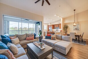 6824 Sterling Greens Dr in Naples, FL - Building Photo