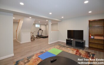 142 Salisbury Rd, Unit 1 in Brookline, MA - Building Photo - Building Photo