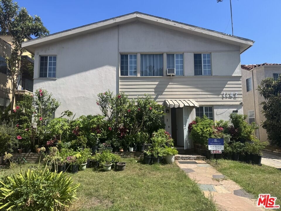 1142 S Bedford St in Los Angeles, CA - Building Photo