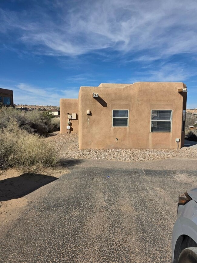 400 Pso De Corrales in Corrales, NM - Foto de edificio - Building Photo