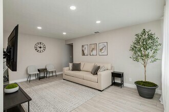 3944 Apple Blossom Way in Carmichael, CA - Foto de edificio - Building Photo