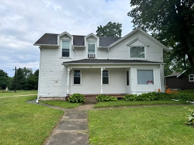 180 Martin St, Unit House - 1st floor in Sharon, WI - Building Photo - Building Photo