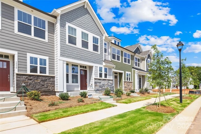 1528 Cedar Tree Dr in Belmont, NC - Building Photo - Building Photo