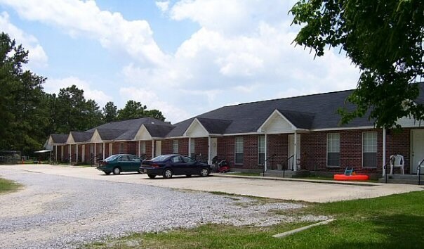 Monopoly Place in Denham Springs, LA - Foto de edificio