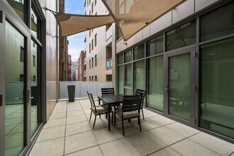 43 Westland Ave, Unit 202 in Boston, MA - Foto de edificio - Building Photo