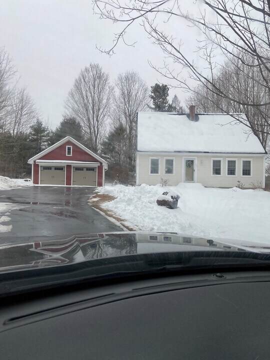 13 Fairview Ave in Gray, ME - Building Photo