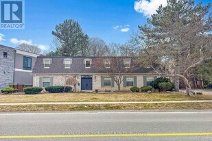 24 Laureleaf Rd in Markham, ON - Building Photo