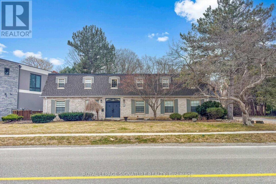 24 Laureleaf Rd in Markham, ON - Building Photo