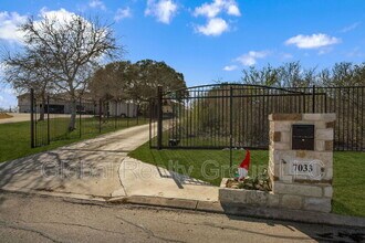 7033 Robin Hood Way in Schertz, TX - Building Photo - Building Photo
