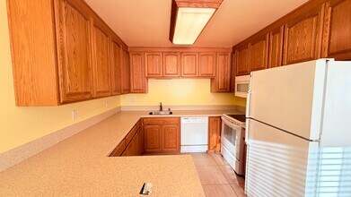 2133 Santa Clara Ave in Alameda, CA - Building Photo - Building Photo