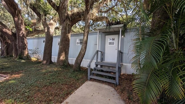 11730 US-92 in Seffner, FL - Building Photo - Building Photo