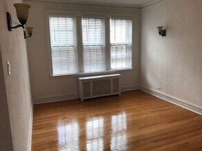 4875 N Paulina St, Unit 79-3B in Chicago, IL - Building Photo - Building Photo